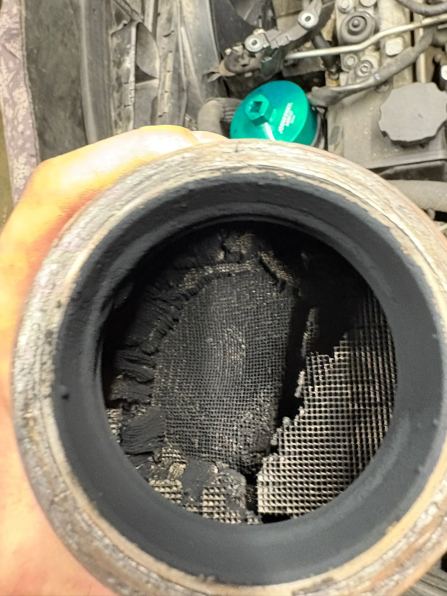 Naprawa DPF Mercedes - uszkodzony filtr czastek stalych przed regeneracja