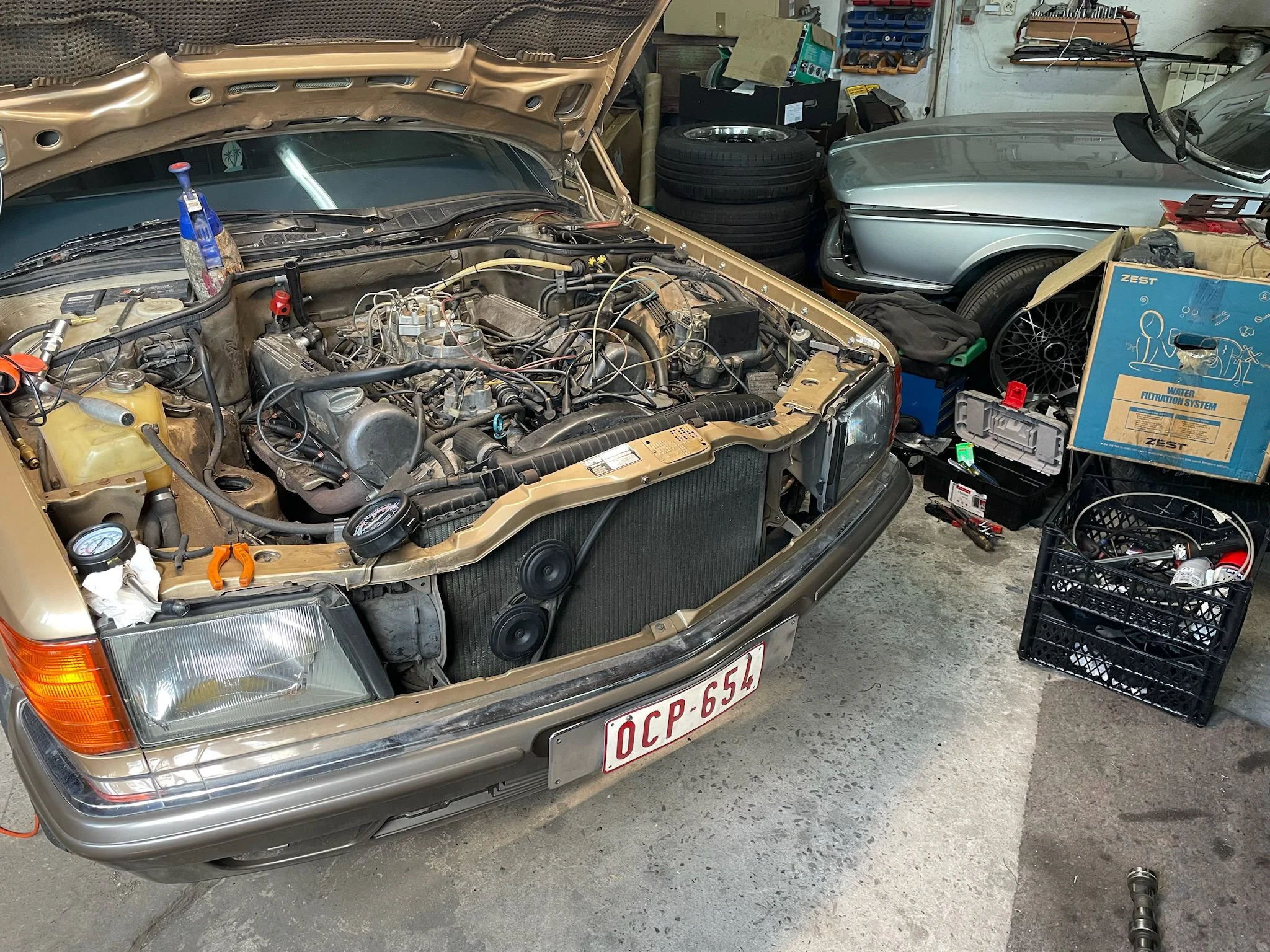 Naprawa klasycznych Mercedes W124 W126 - renowacja zabytkowych samochodow